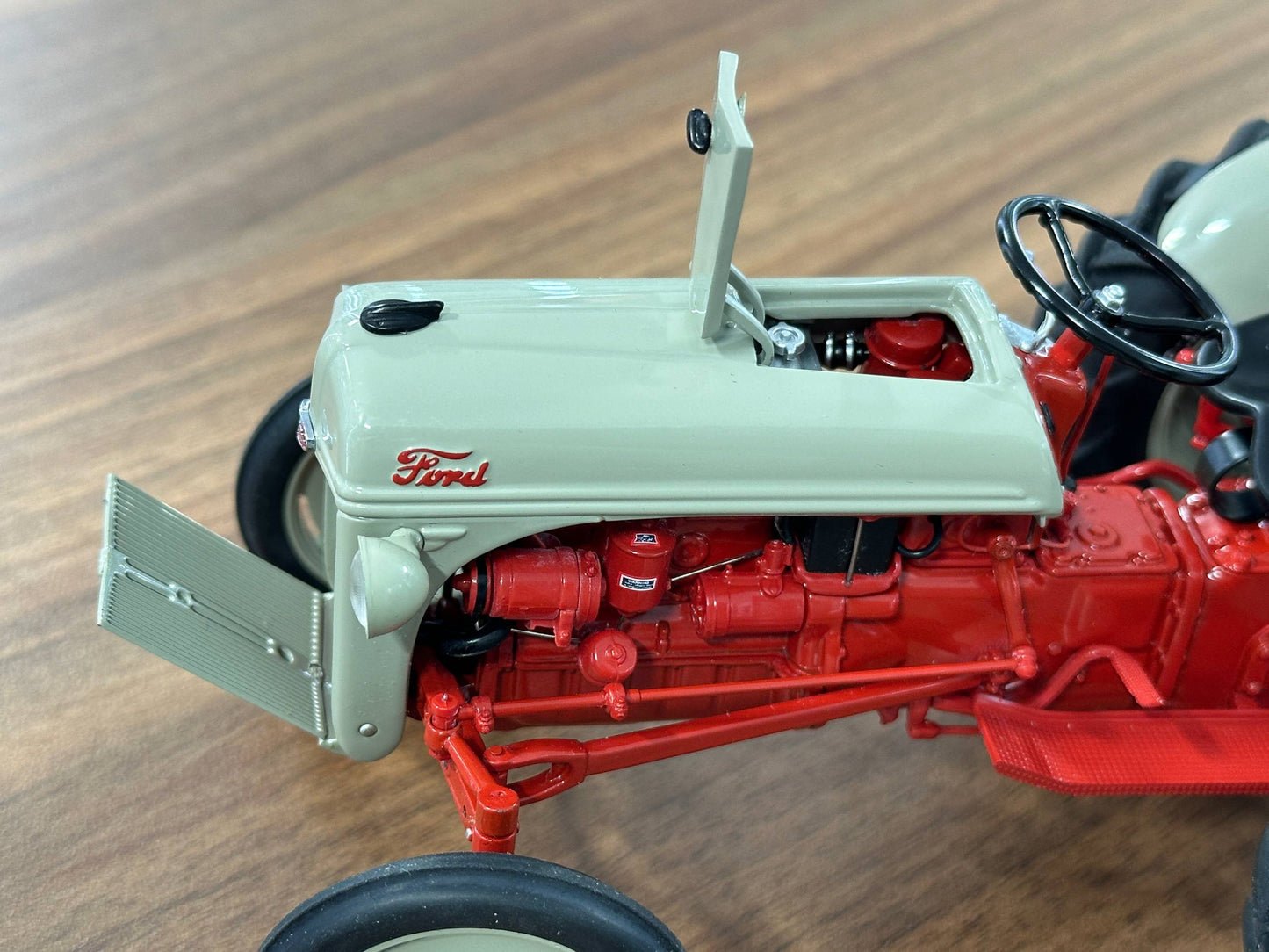 1/24 Diecast Danbury Mint Ford 8N Tractor (1952) – Red – Limited Edition