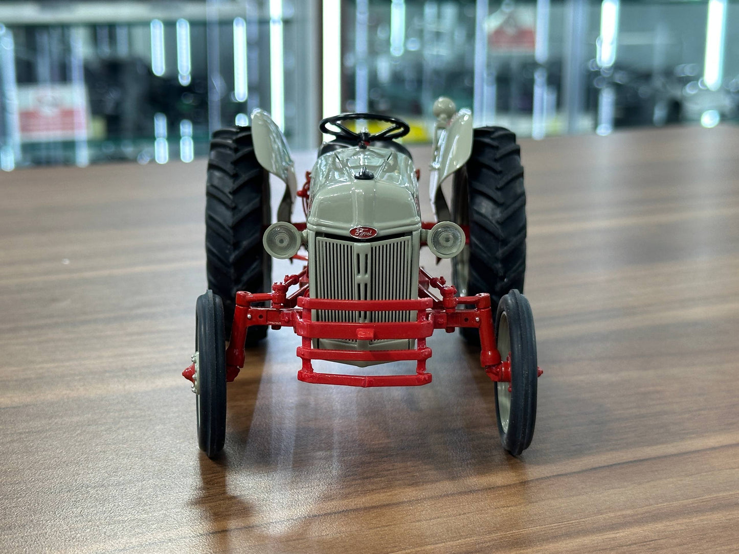 1/24 Diecast Danbury Mint Ford 8N Tractor (1952) – Red – Limited Edition