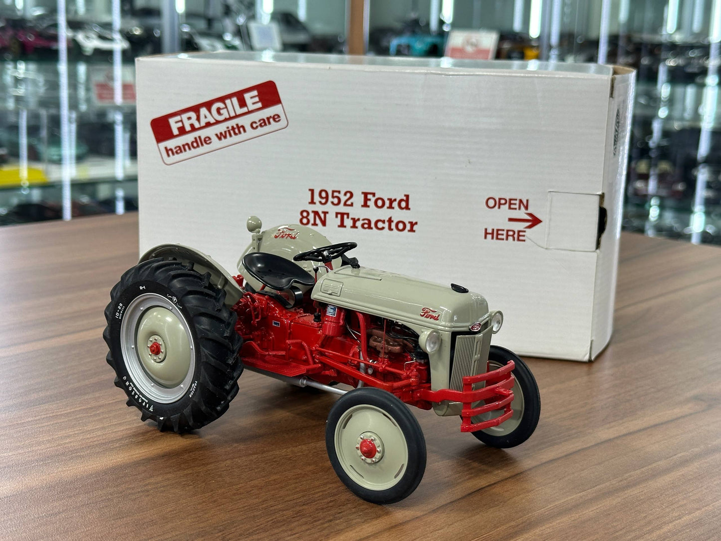 1/24 Diecast Danbury Mint Ford 8N Tractor (1952) – Red – Limited Edition