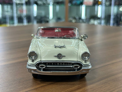 1/24 Diecast  Danbury Mint Oldsmobile Super Eighty?Eight Convertible (1955) – Red & White  Limited Edition