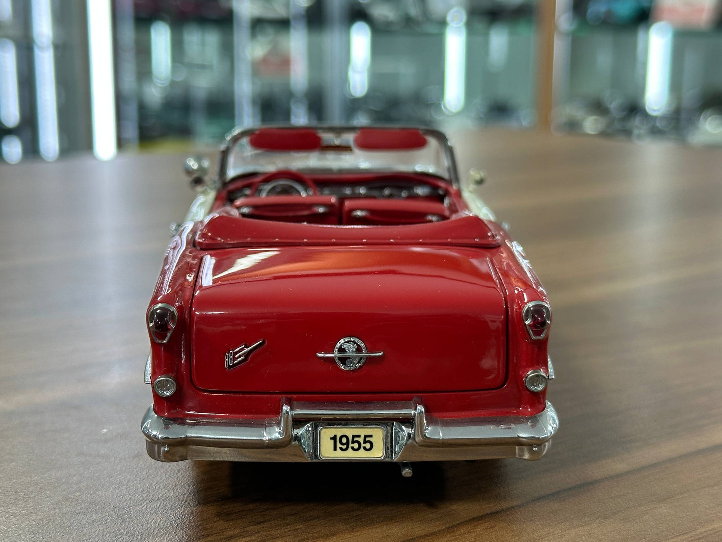 1/24 Diecast  Danbury Mint Oldsmobile Super Eighty?Eight Convertible (1955) – Red & White  Limited Edition