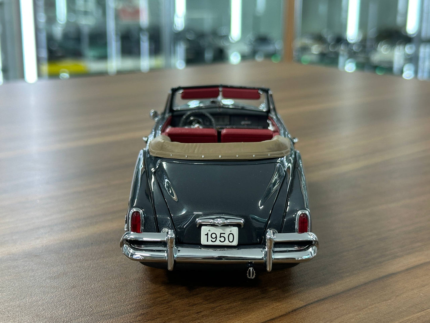 1/24 Diecast Danbury Mint Studebaker Champion Convertible (1950) – Dark Grey Limited Edition
