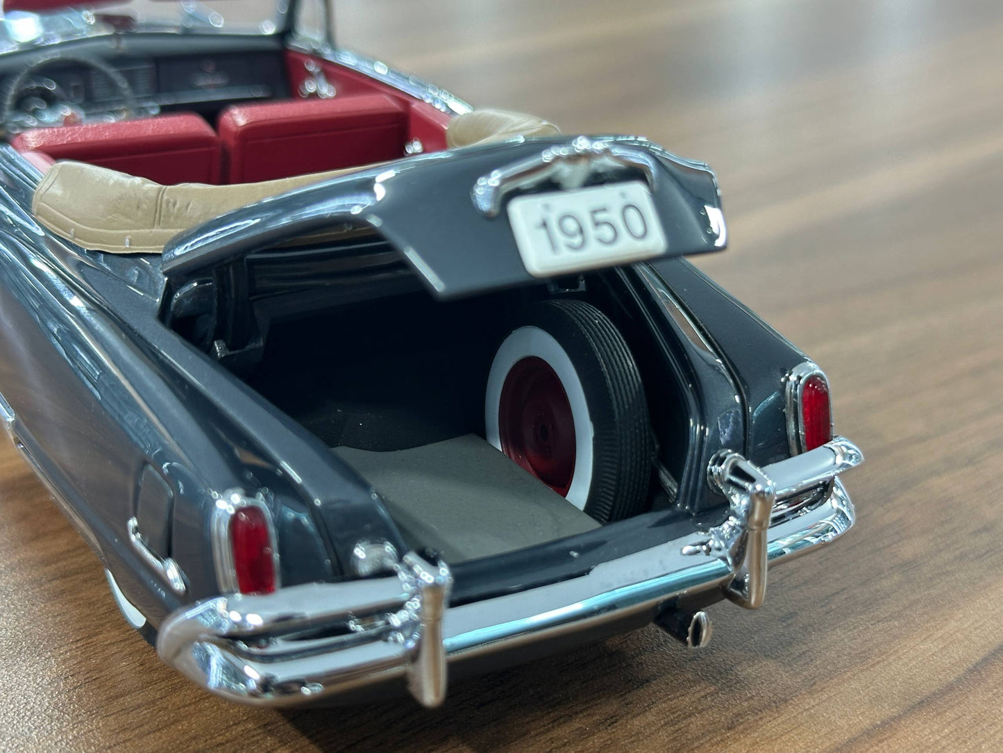 1/24 Diecast Danbury Mint Studebaker Champion Convertible (1950) – Dark Grey Limited Edition
