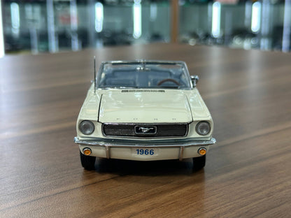 Ford Mustang Convertible 1966 1:24 Diecast – White – Danbury Mint Limited Edition