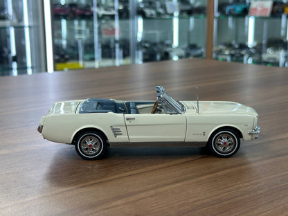 Ford Mustang Convertible 1966 1:24 Diecast – White – Danbury Mint Limited Edition