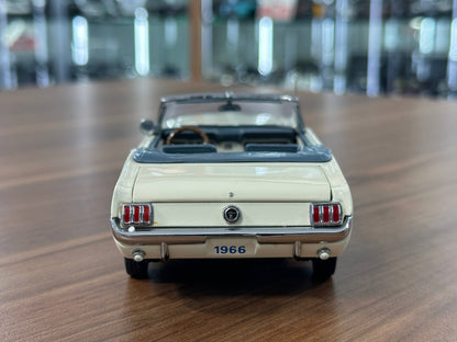 Ford Mustang Convertible 1966 1:24 Diecast – White – Danbury Mint Limited Edition