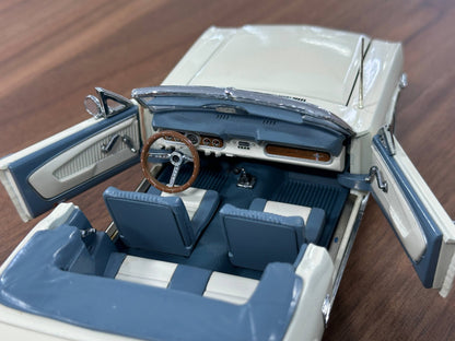 Ford Mustang Convertible 1966 1:24 Diecast – White – Danbury Mint Limited Edition