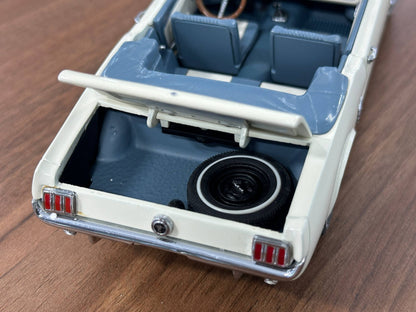 Ford Mustang Convertible 1966 1:24 Diecast – White – Danbury Mint Limited Edition