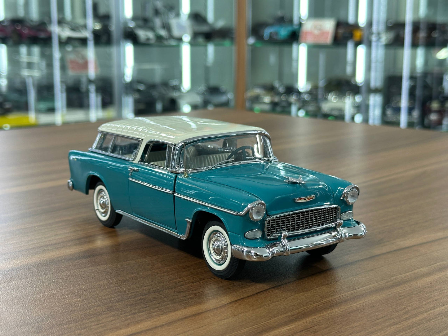 1:24 Diecast Chevrolet Nomad 1955 – Torquoise Cream – Danbury Mint Limited Edition