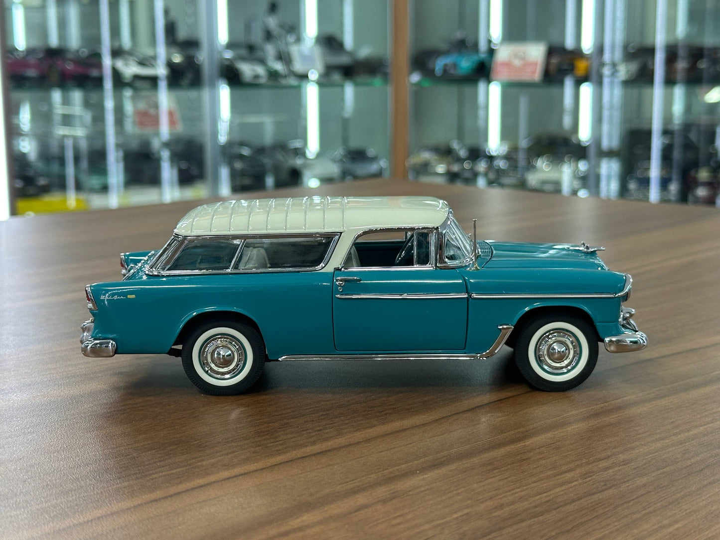 1:24 Diecast Chevrolet Nomad 1955 – Torquoise Cream – Danbury Mint Limited Edition