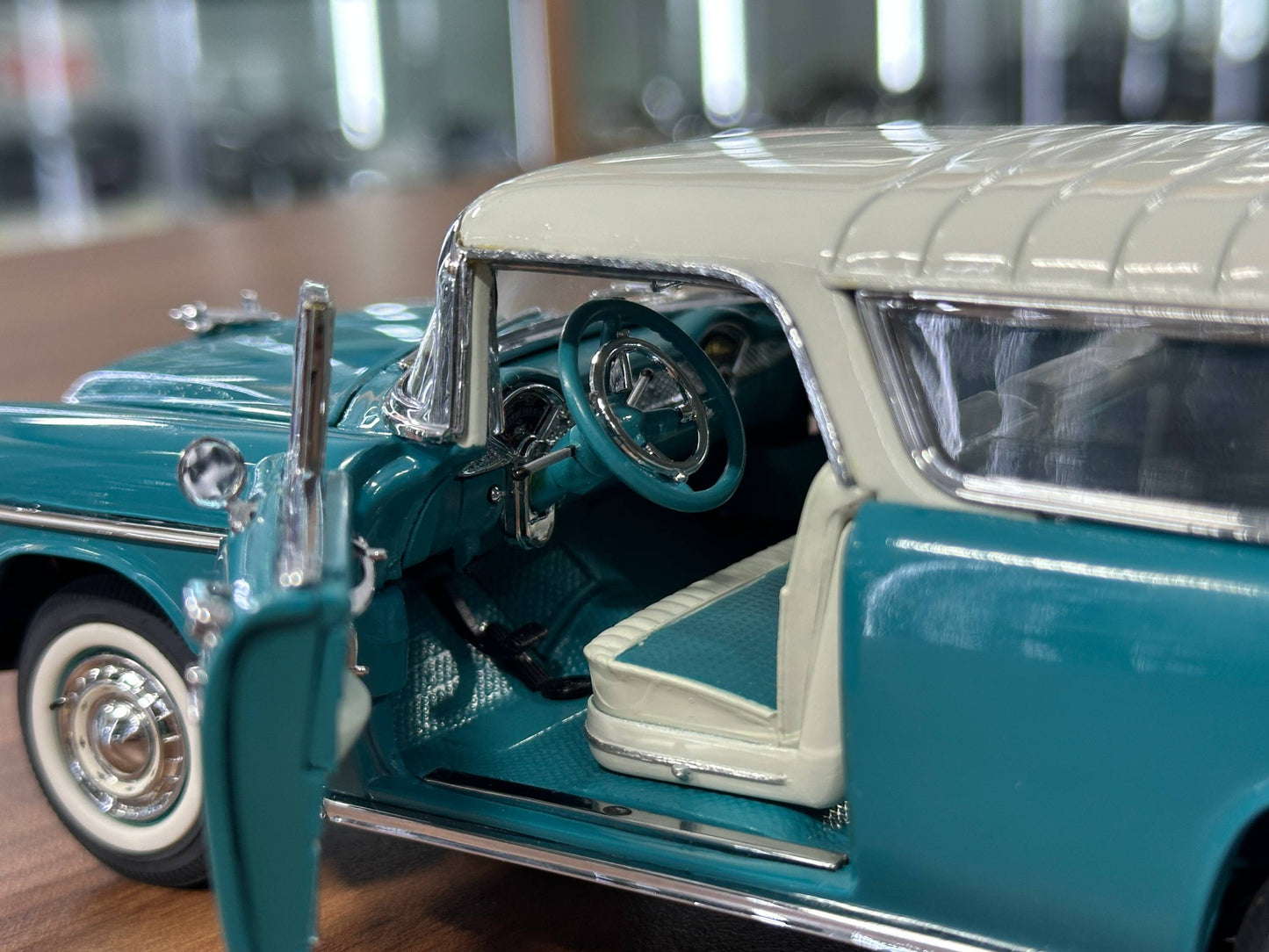 1:24 Diecast Chevrolet Nomad 1955 – Torquoise Cream – Danbury Mint Limited Edition