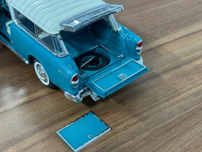 1:24 Diecast Chevrolet Nomad 1955 – Torquoise Cream – Danbury Mint Limited Edition