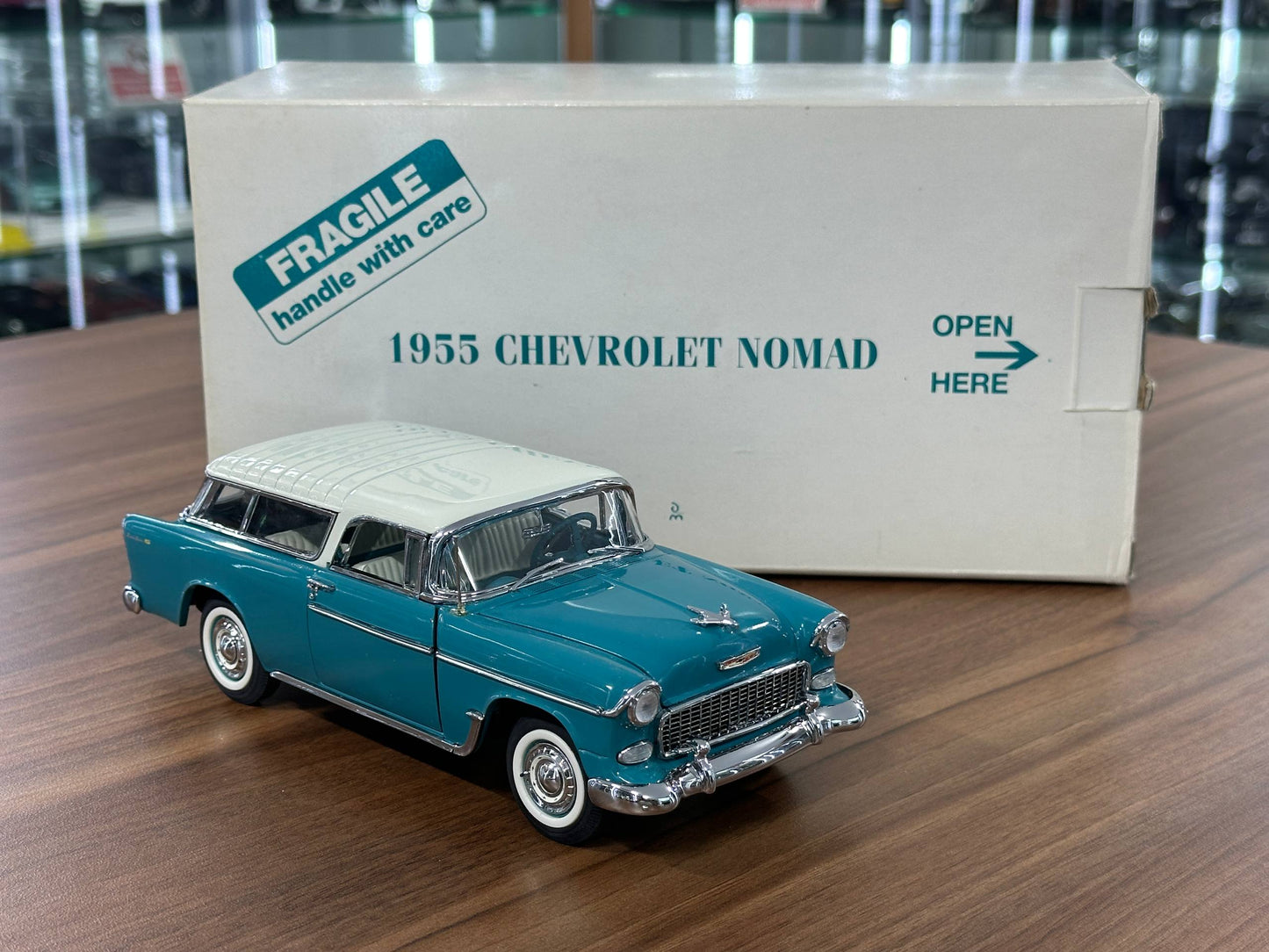 1:24 Diecast Chevrolet Nomad 1955 – Torquoise Cream – Danbury Mint Limited Edition