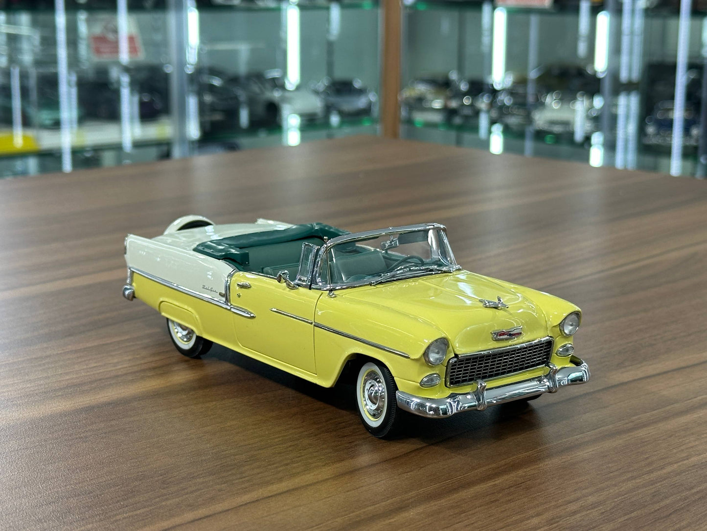 1/24 Diecast Chevrolet Bel Air Convertible 1955  Yellow – Danbury Mint Limited Edition
