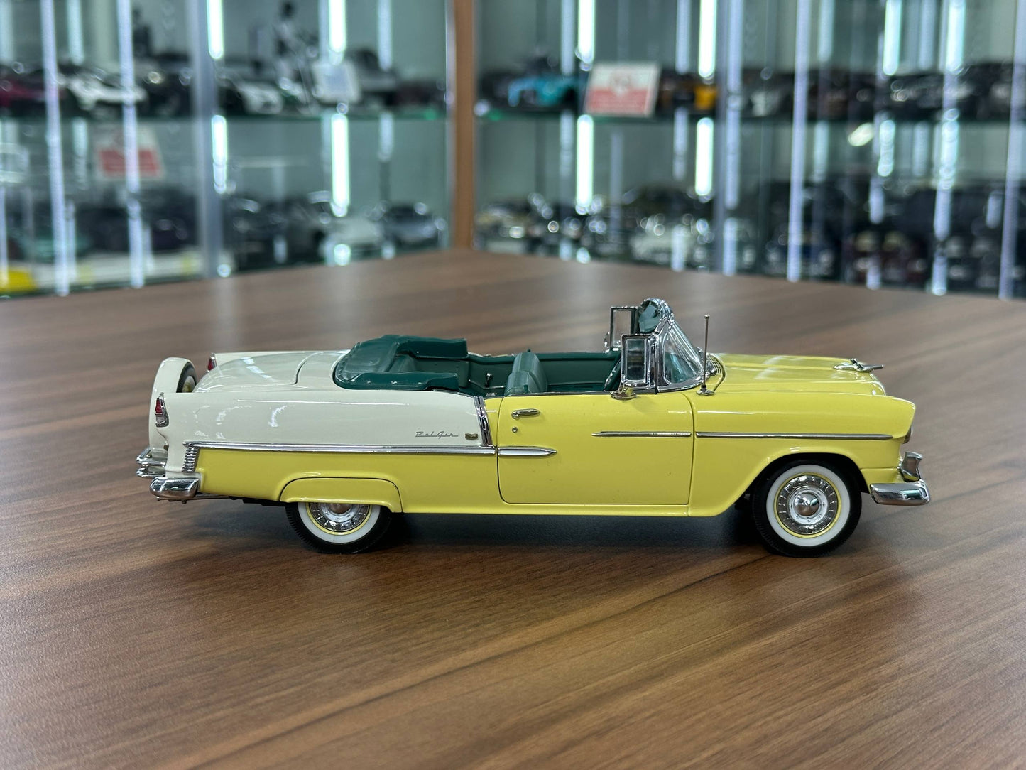 1/24 Diecast Chevrolet Bel Air Convertible 1955  Yellow – Danbury Mint Limited Edition