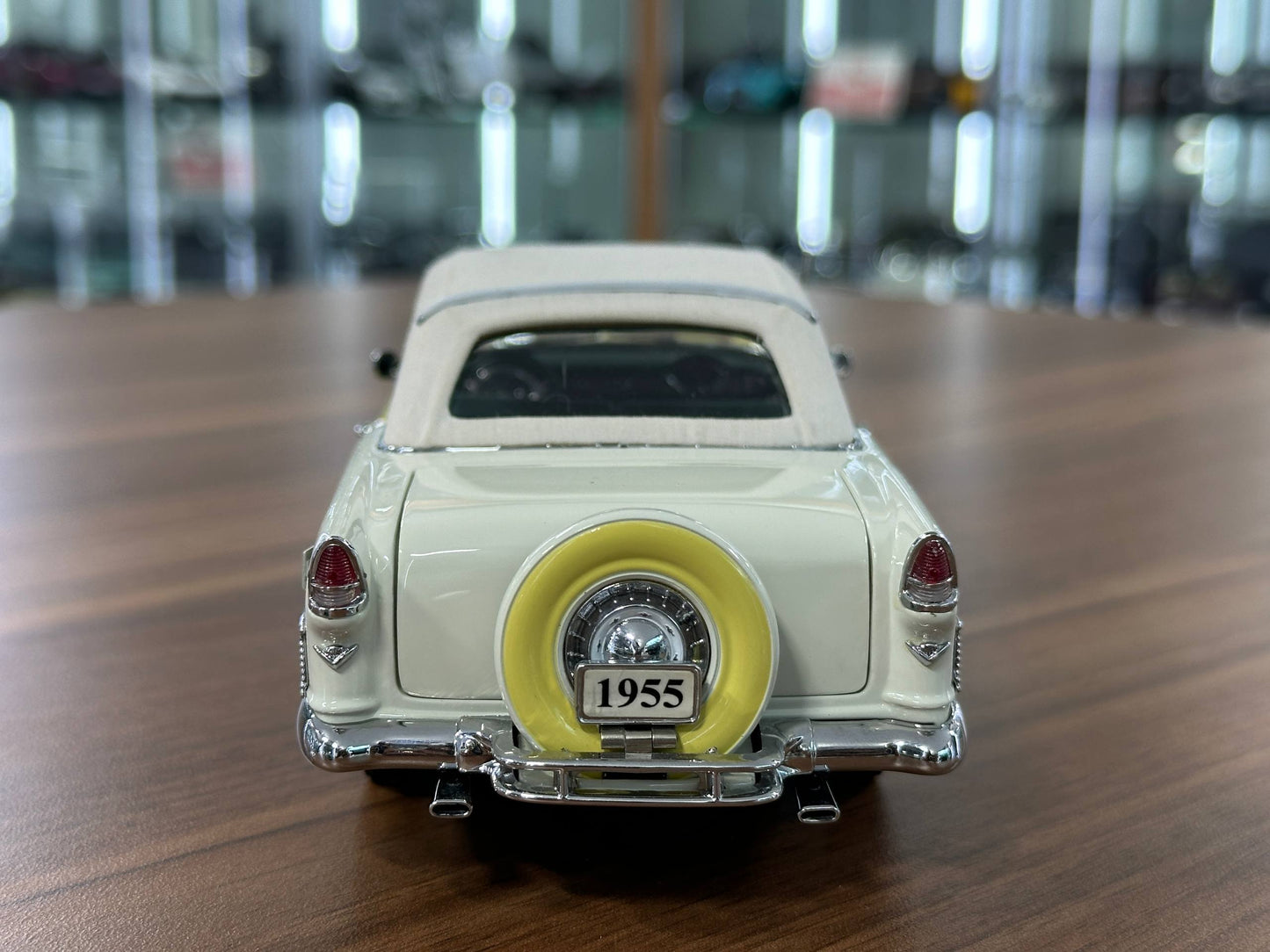 1/24 Diecast Chevrolet Bel Air Convertible 1955  Yellow – Danbury Mint Limited Edition