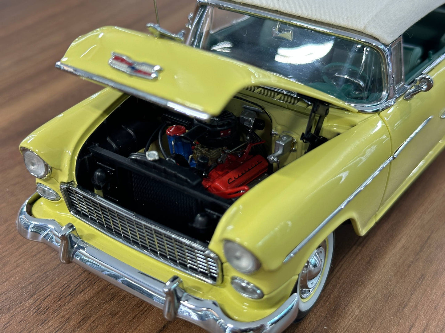 1/24 Diecast Chevrolet Bel Air Convertible 1955  Yellow – Danbury Mint Limited Edition