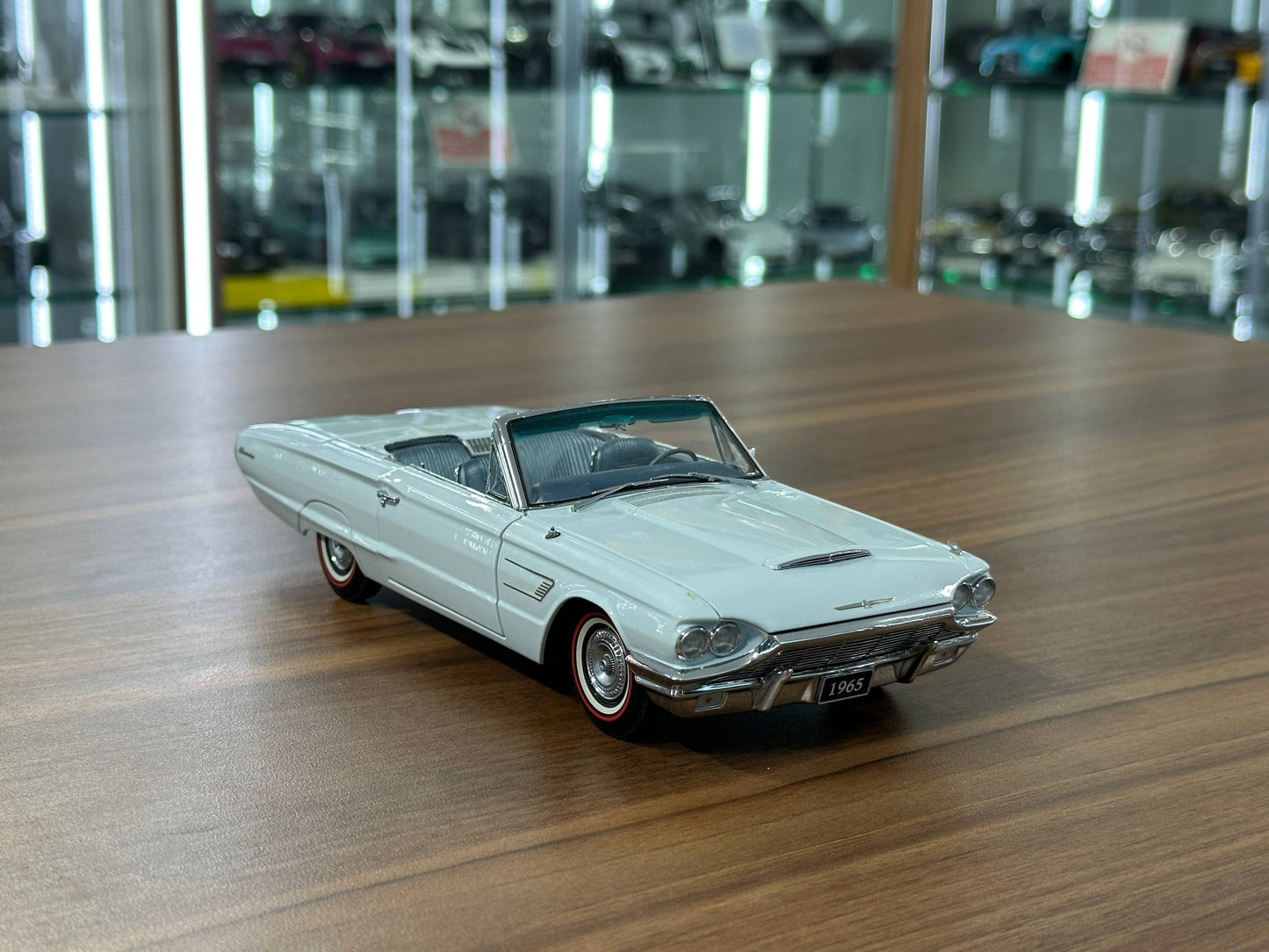 1/24 Diecast Ford Thunderbird Convertible 1965 Light Blue – Danbury Mint Limited Edition