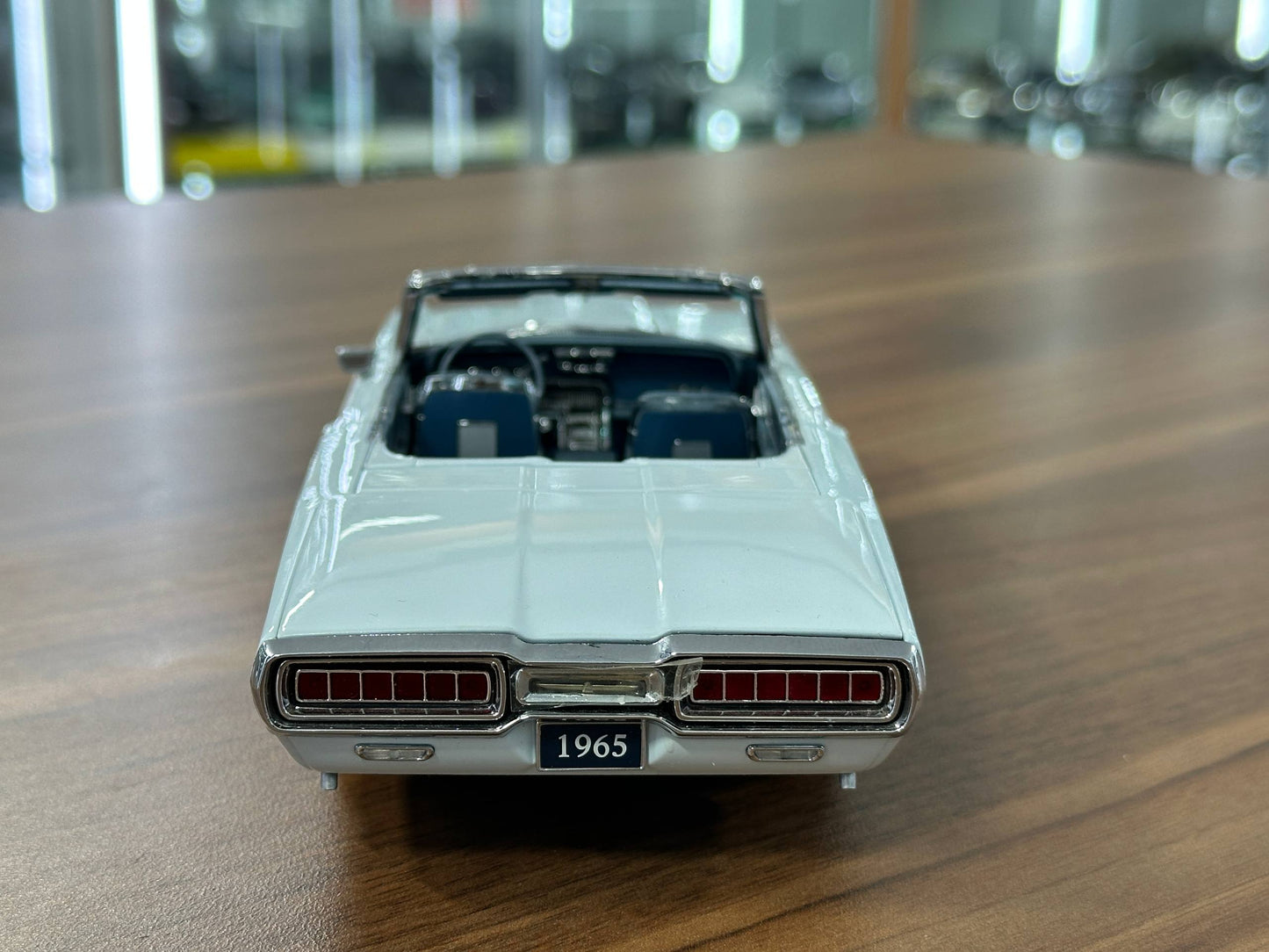 1/24 Diecast Ford Thunderbird Convertible 1965 Light Blue – Danbury Mint Limited Edition