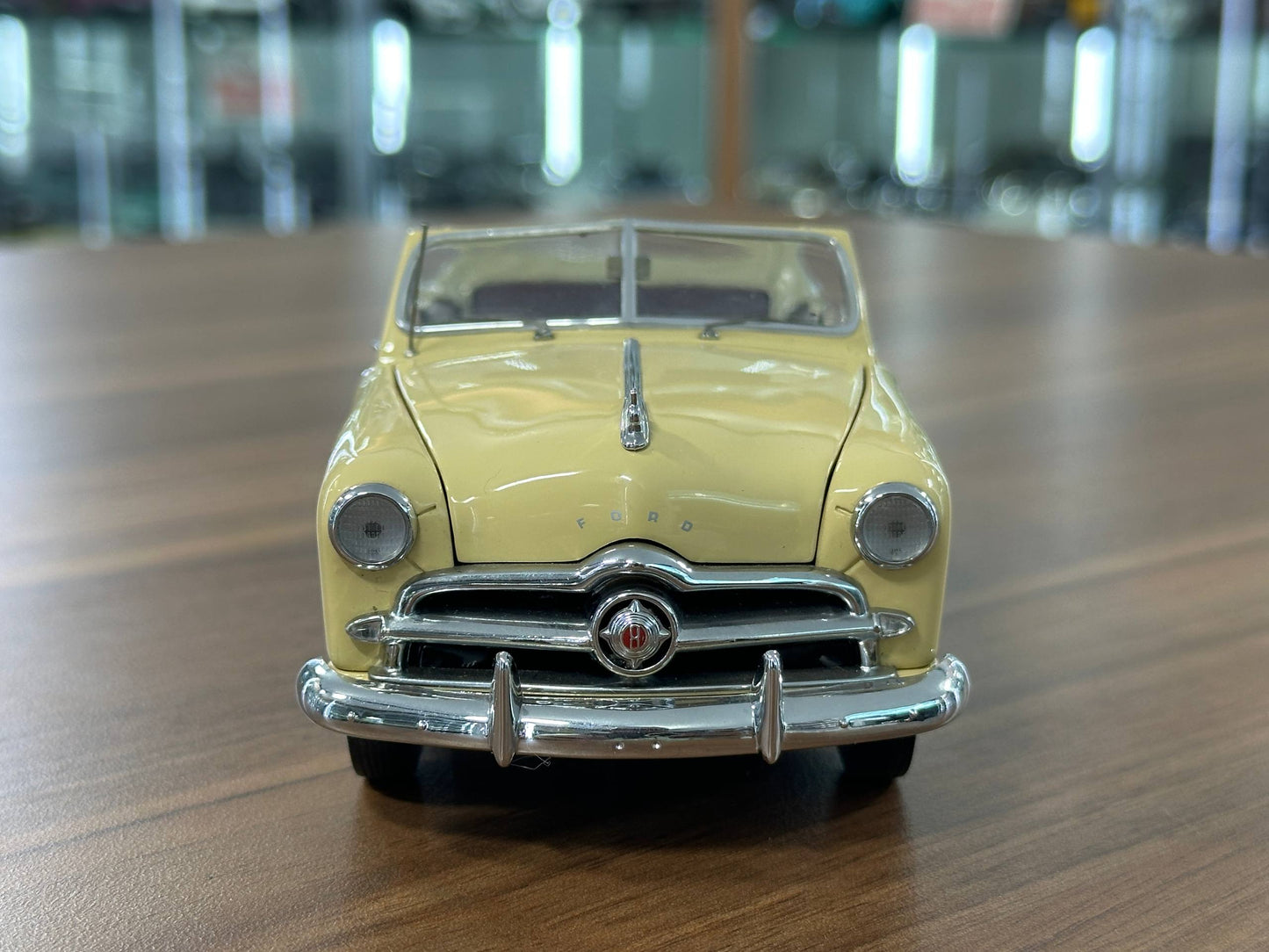 1/24 Diecast Ford Custom (1949) – Vintage Cream Yellow – Danbury Mint Limited Edition