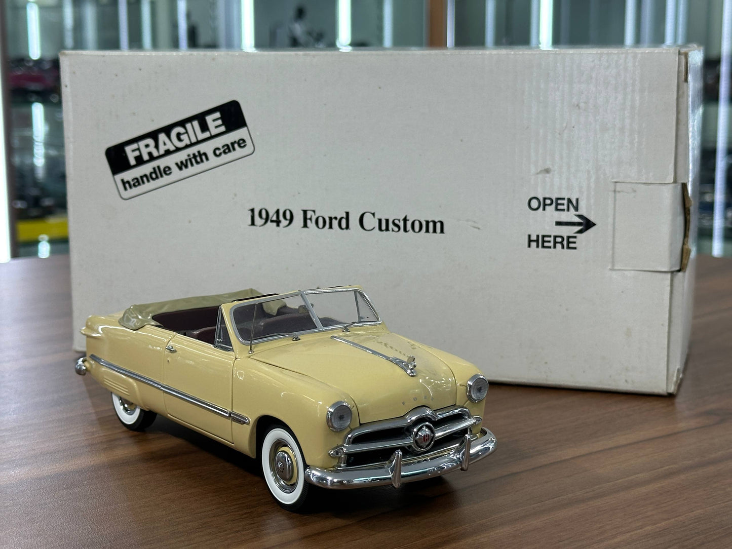 1/24 Diecast Ford Custom (1949) – Vintage Cream Yellow – Danbury Mint Limited Edition