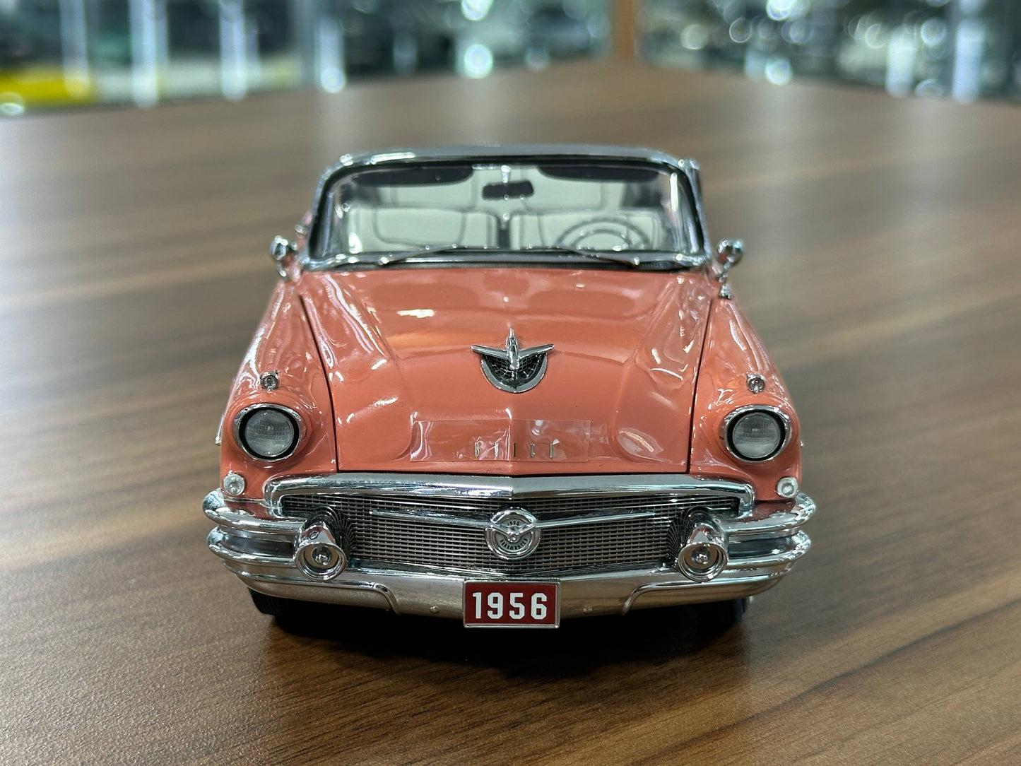 1/24 Diecast Buick Roadmaster Convertible (1956) – Salmon White – Danbury Mint Limited Edition