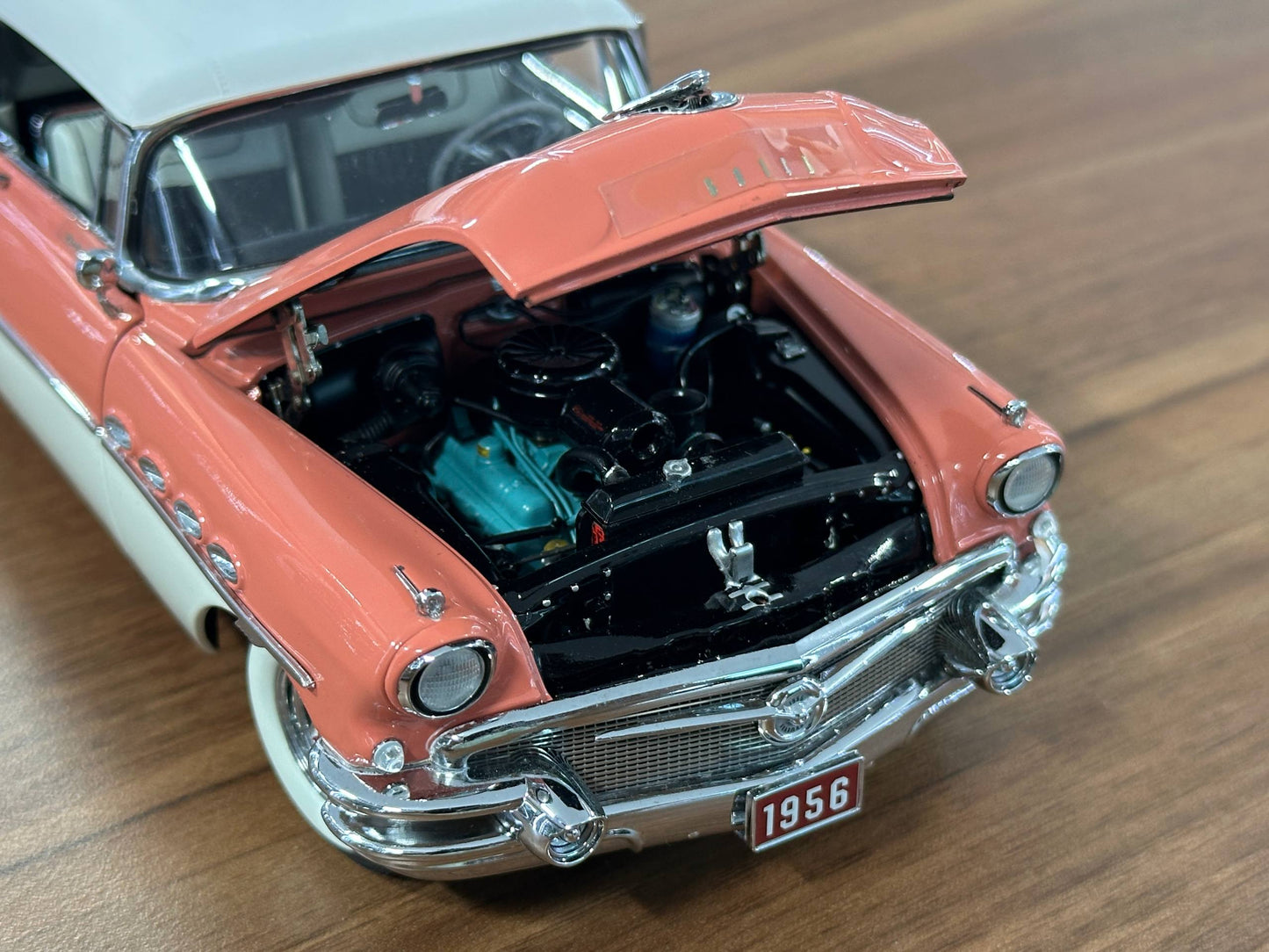 1/24 Diecast Buick Roadmaster Convertible (1956) – Salmon White – Danbury Mint Limited Edition