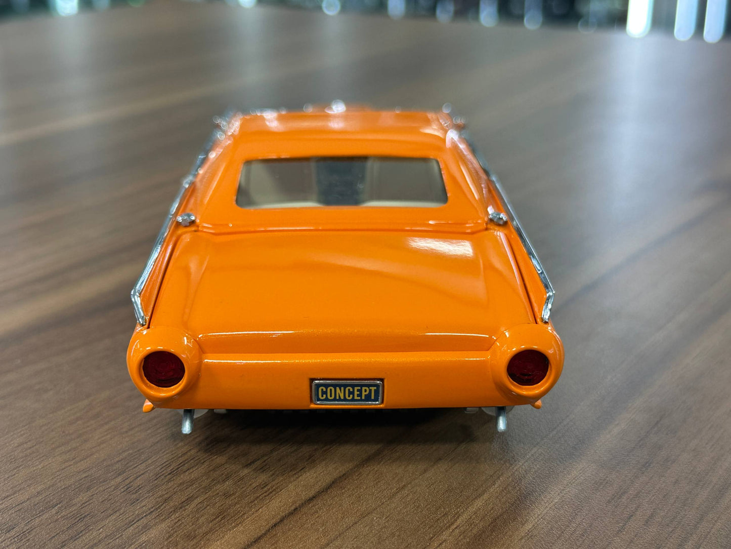 1/24 Diecast Ford Thunderbird Custom 1962 - Orange - Danbury Mint Limied Edition