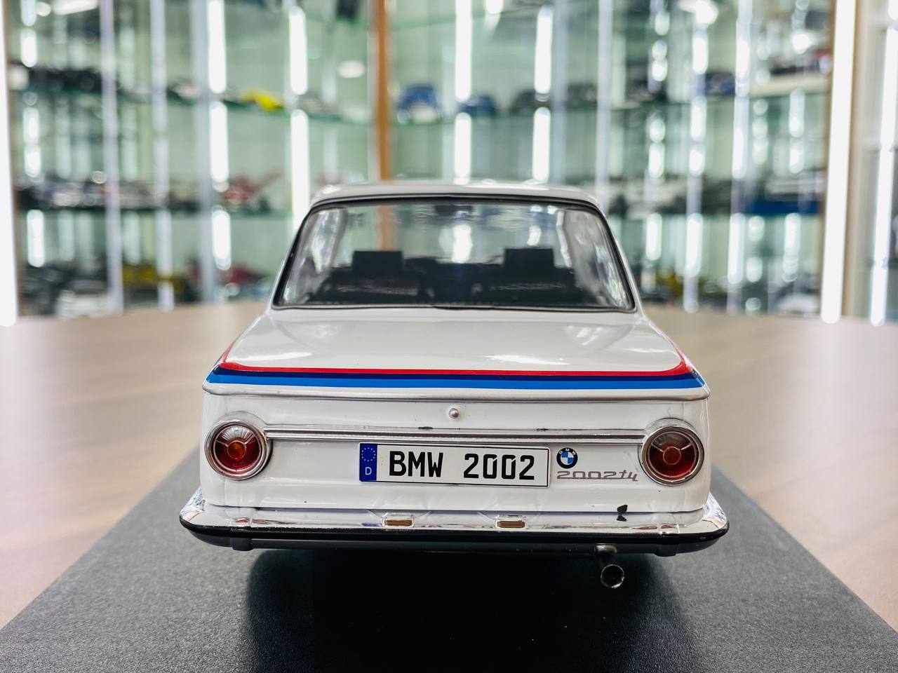 1/18 Diecast Solido BMW 2002 Tii in White (doors opening)