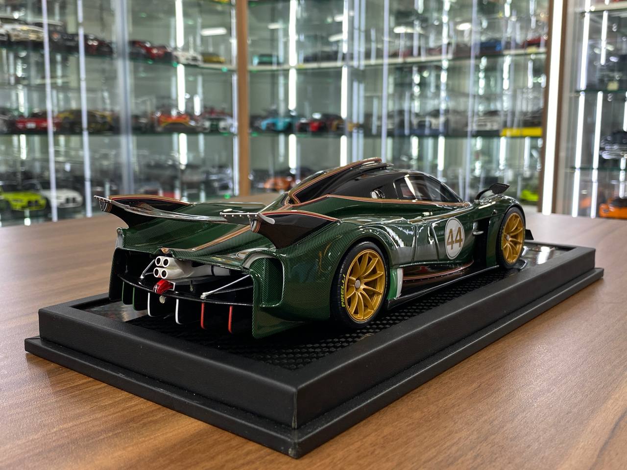 Pagani Huayra R #44 1:18 Resin Model – Green Carbon | VIP Models (Limited Edition – Dubai Exclusive)