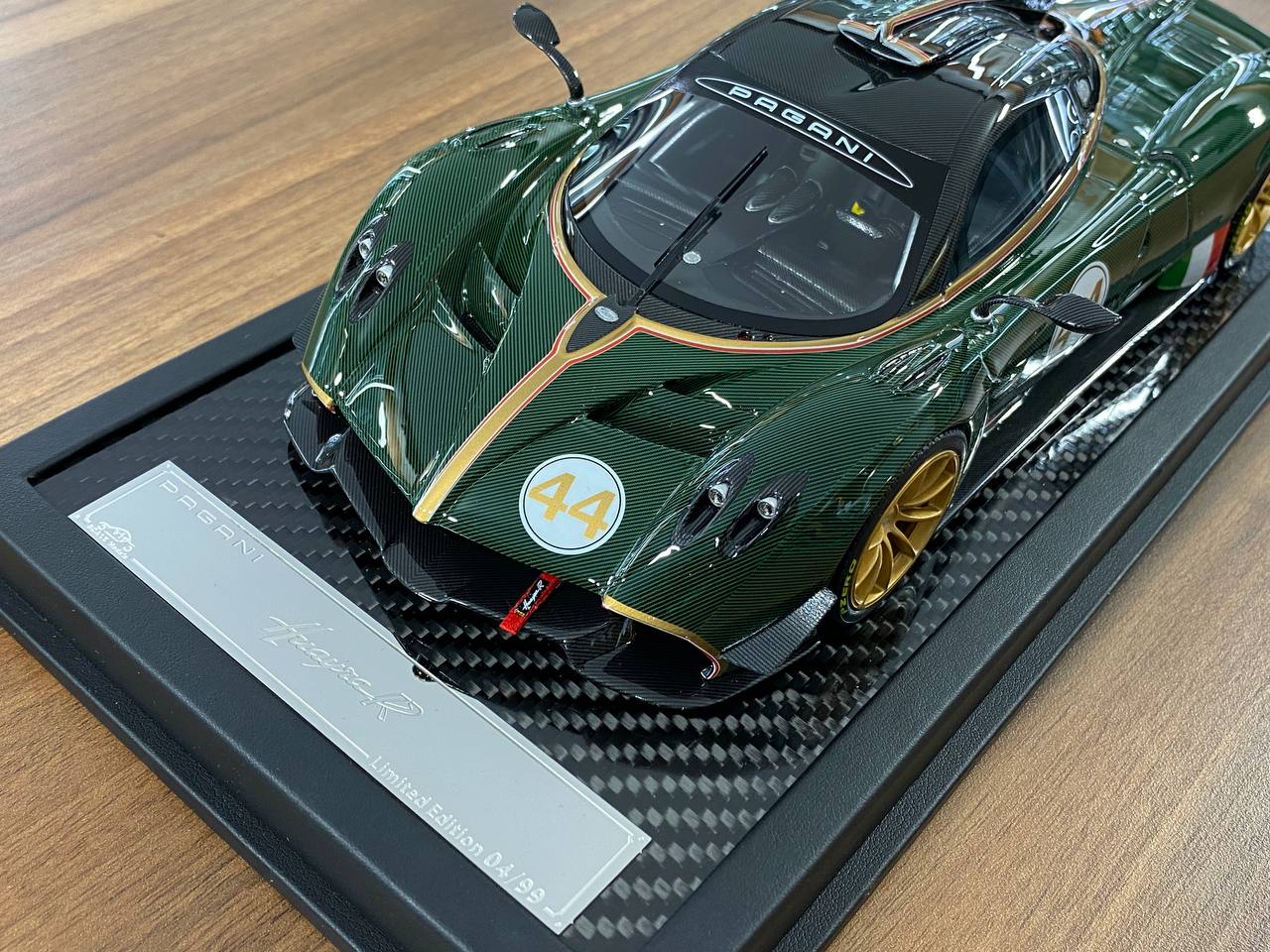 Pagani Huayra R #44 1:18 Resin Model – Green Carbon | VIP Models (Limited Edition – Dubai Exclusive)