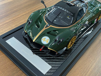 Pagani Huayra R #44 1:18 Resin Model – Green Carbon | VIP Models (Limited Edition – Dubai Exclusive)