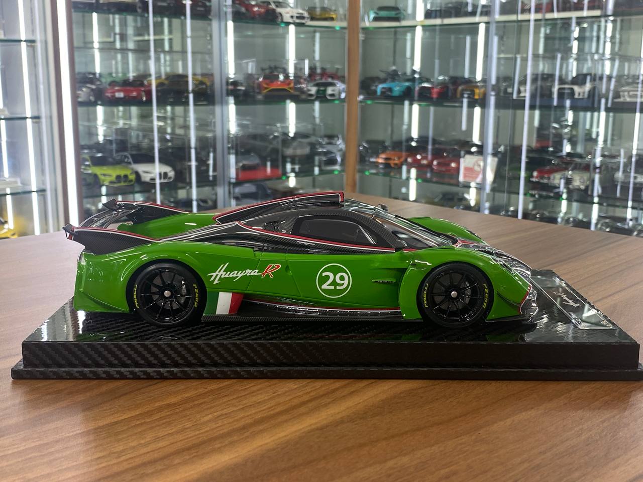 Exclusive 1/18 Resin VIP Model Pagani Huayra R #29 [Green | Limited Edition ]