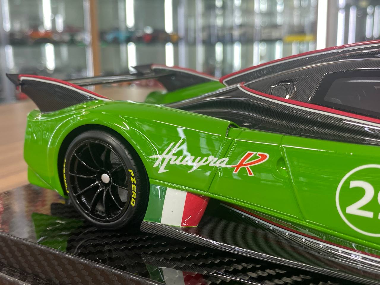 Exclusive 1/18 Resin VIP Model Pagani Huayra R #29 [Green | Limited Edition ]