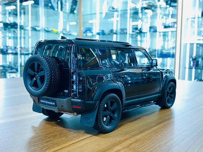 1/18 Land Rover Defender 110 Black Almost Real