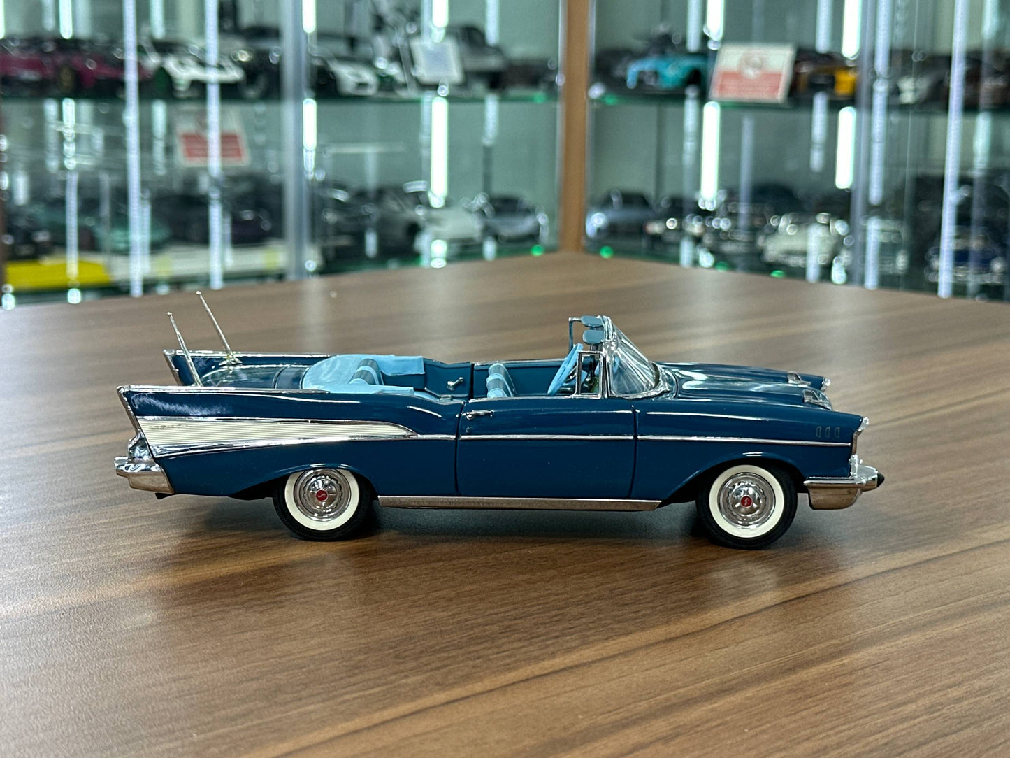 Chevrolet Bel Air Convertible 1957 – Blue – 1:24 Diecast (Full Opening)