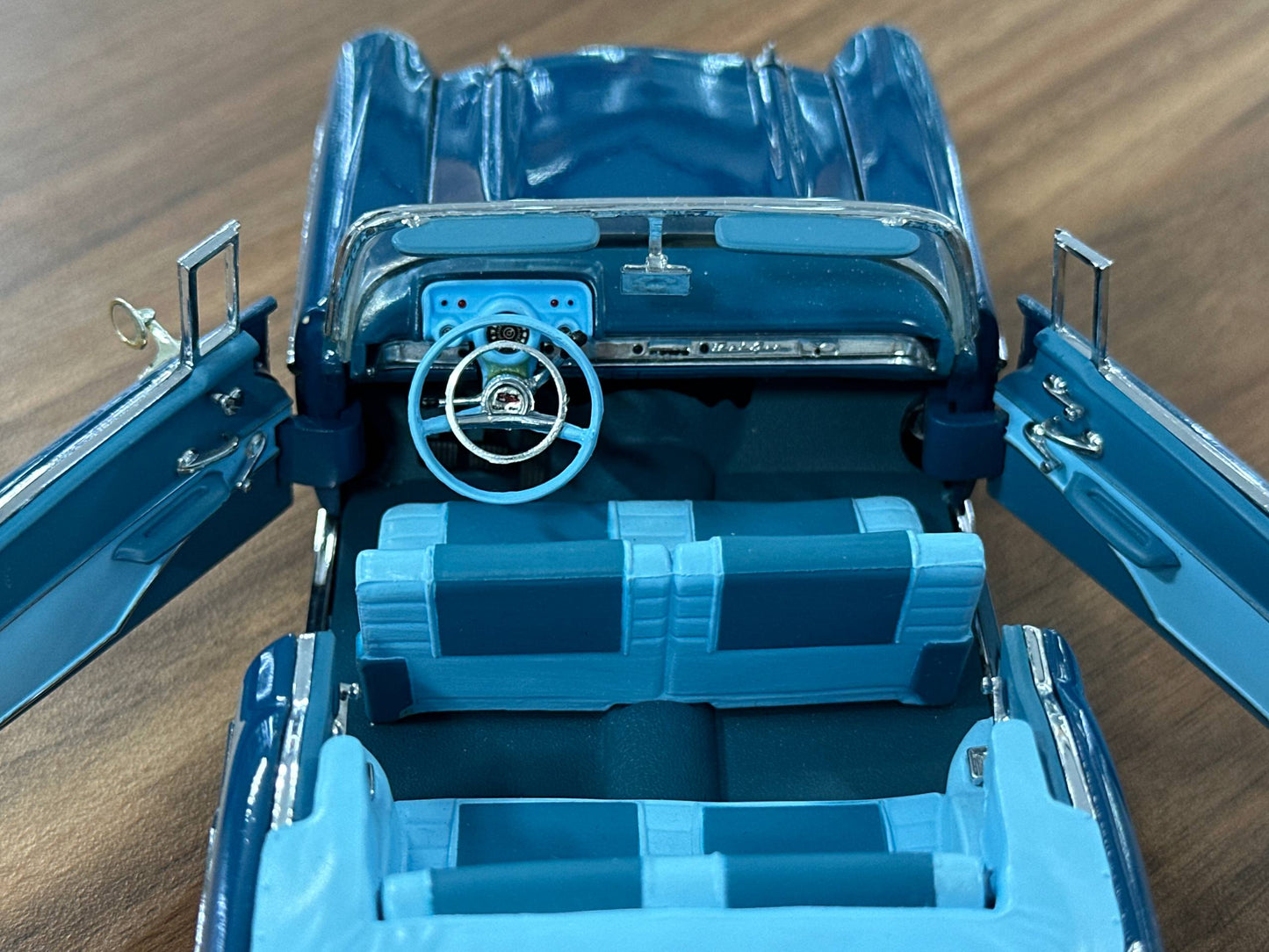 Chevrolet Bel Air Convertible 1957 – Blue – 1:24 Diecast (Full Opening)