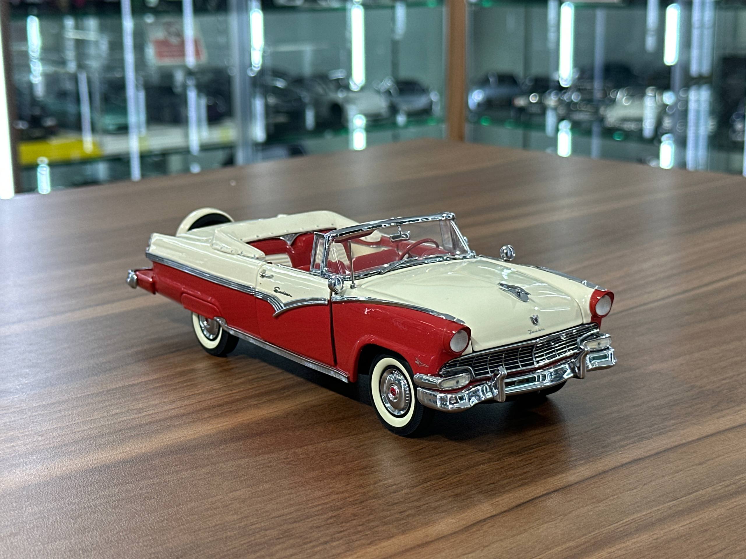 Ford Fairlane Sunliner Convertible 1956 – Red – 1:24 Diecast (Full
