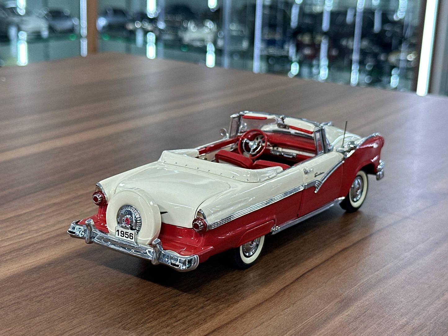 Ford Fairlane Sunliner Convertible 1956 – Red – 1:24 Diecast (Full Opening)