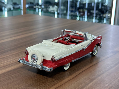 Ford Fairlane Sunliner Convertible 1956 – Red – 1:24 Diecast (Full Opening)