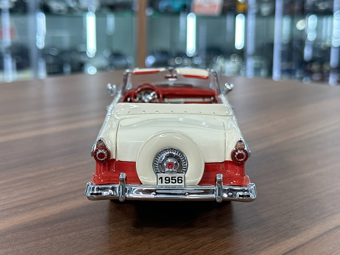 Ford Fairlane Sunliner Convertible 1956 – Red – 1:24 Diecast (Full Opening)