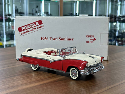 Ford Fairlane Sunliner Convertible 1956 – Red – 1:24 Diecast (Full Opening)