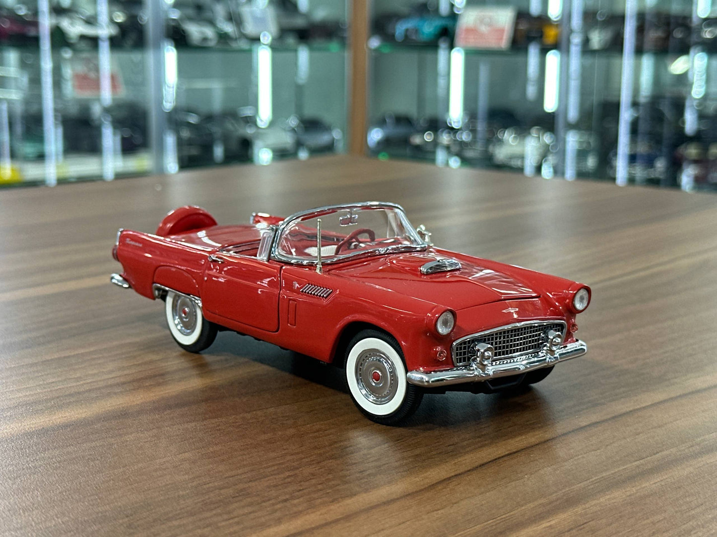 Ford Thunderbird 1956 – Red – 1:24 Diecast (Full Opening)