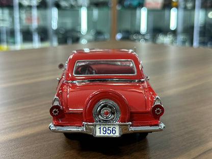 Ford Thunderbird 1956 – Red – 1:24 Diecast (Full Opening)