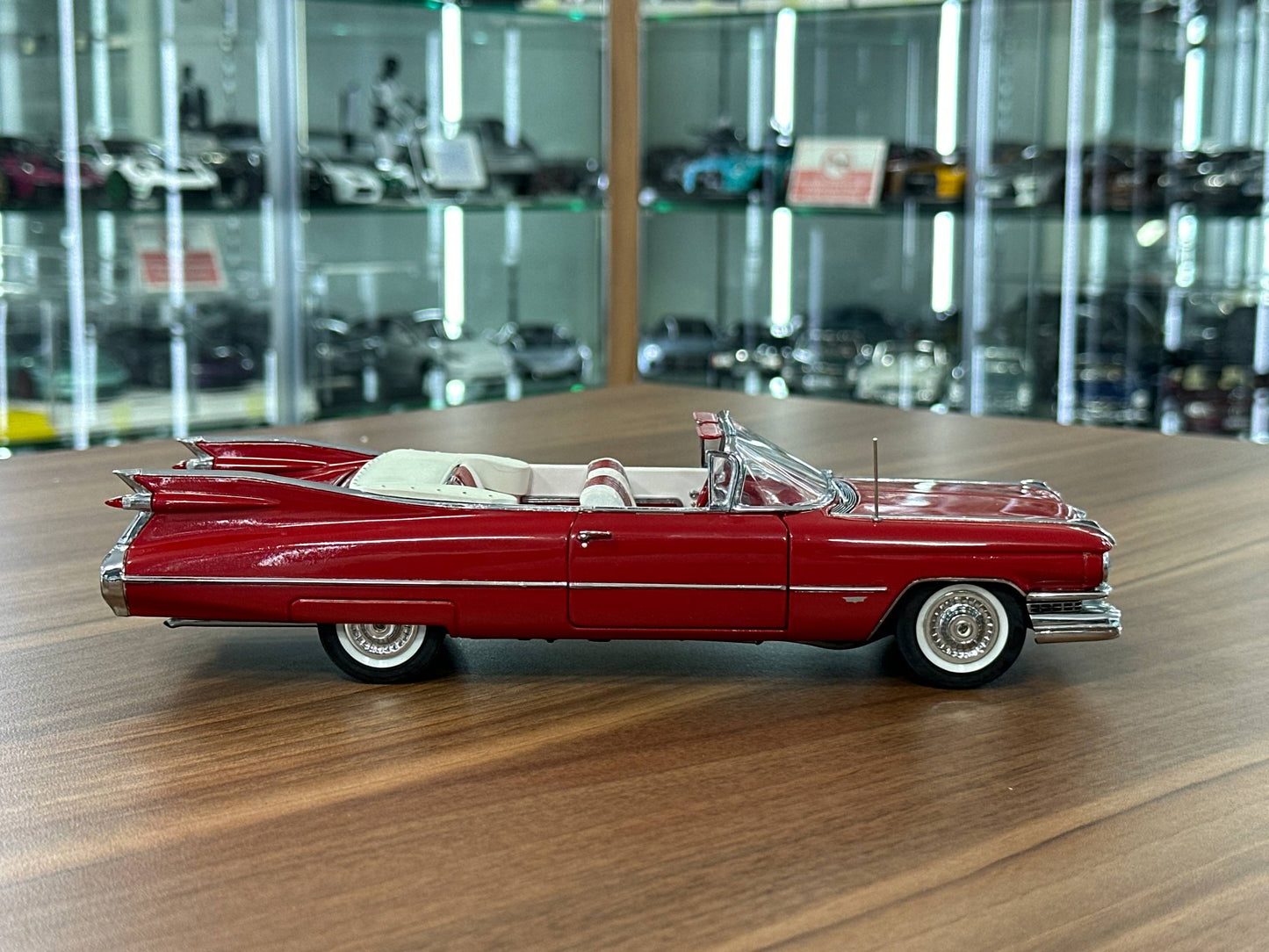 Cadillac Series 62 1959 – Red – 1:24 Diecast (Full Opening)