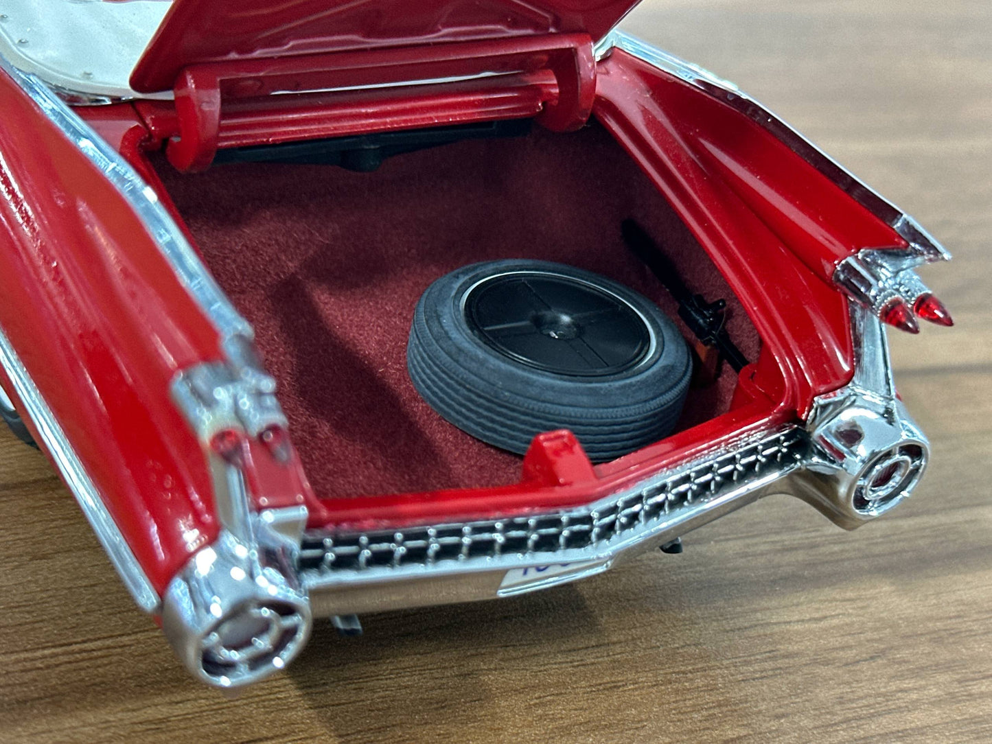 Cadillac Series 62 1959 – Red – 1:24 Diecast (Full Opening)