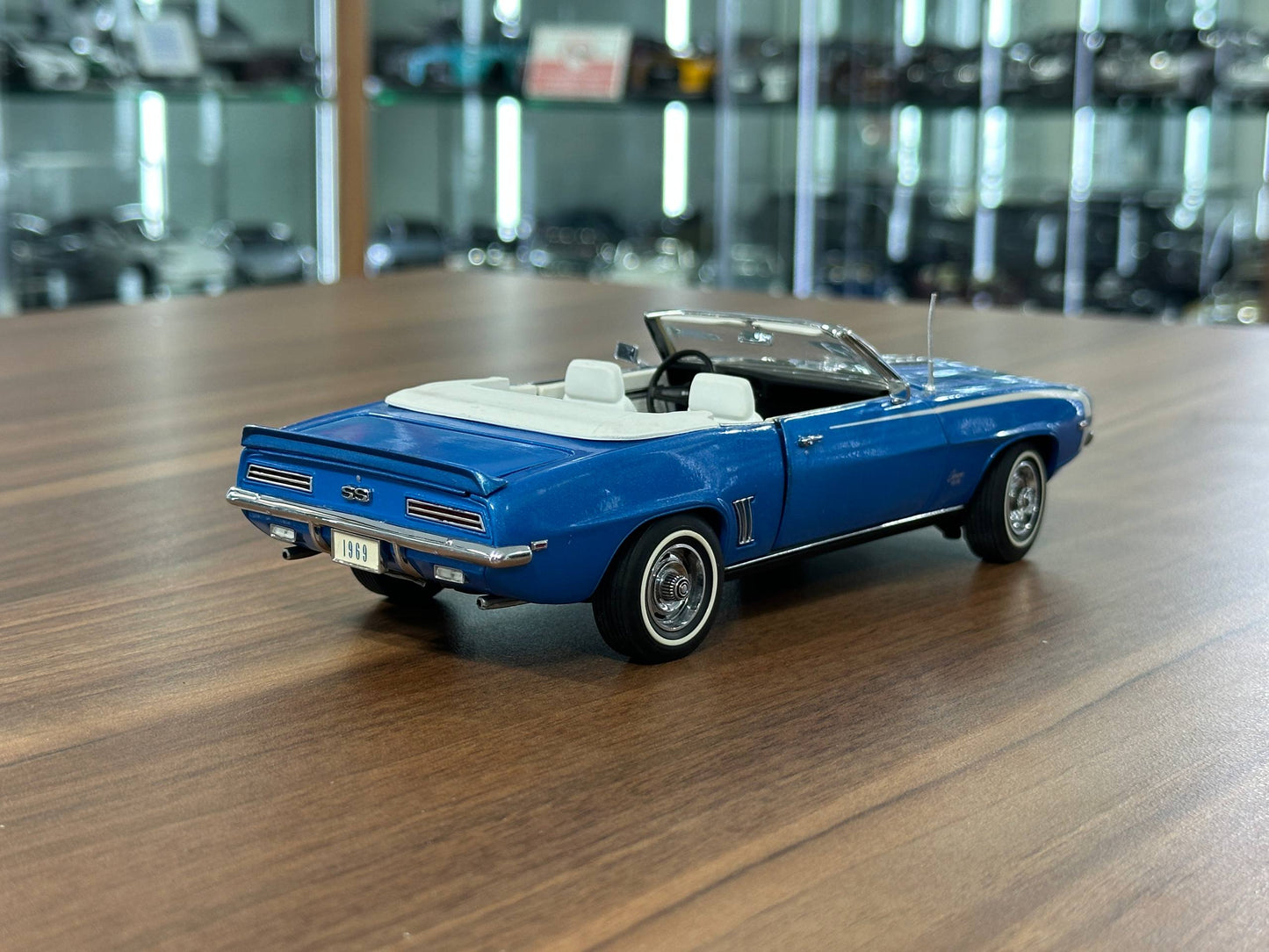 Chevrolet Camaro SS Convertible 1969 – Blue – 1:24 Diecast (Full Opening)