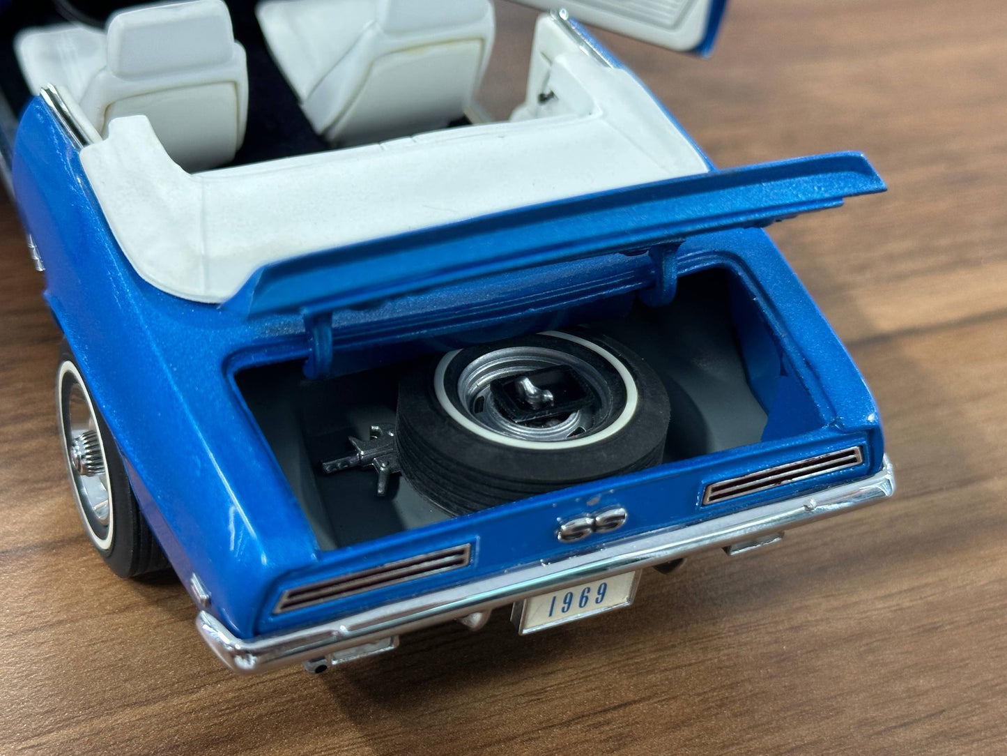 Chevrolet Camaro SS Convertible 1969 – Blue – 1:24 Diecast (Full Opening)