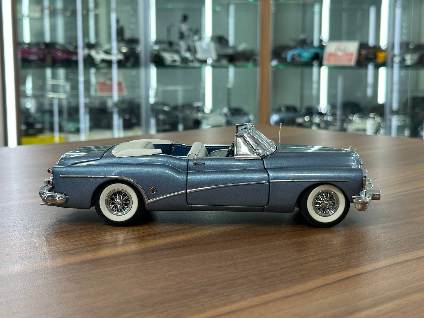 Buick Skylark Convertible 1953 – Blue – 1:24 Diecast (Full Opening)
