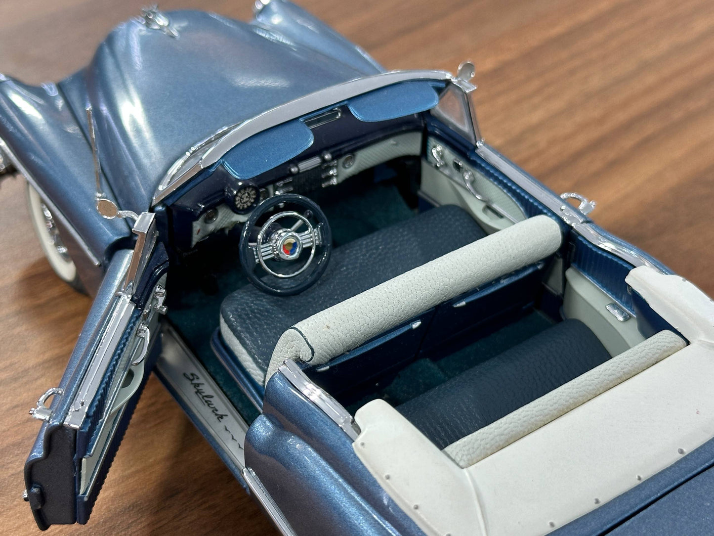 Buick Skylark Convertible 1953 – Blue – 1:24 Diecast (Full Opening)